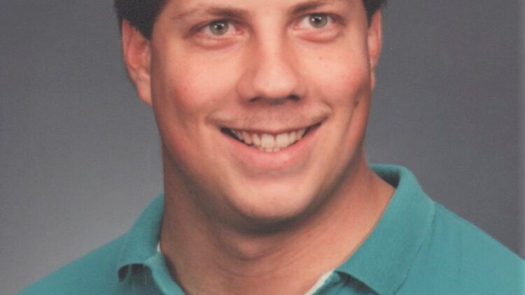 Todd R Avery